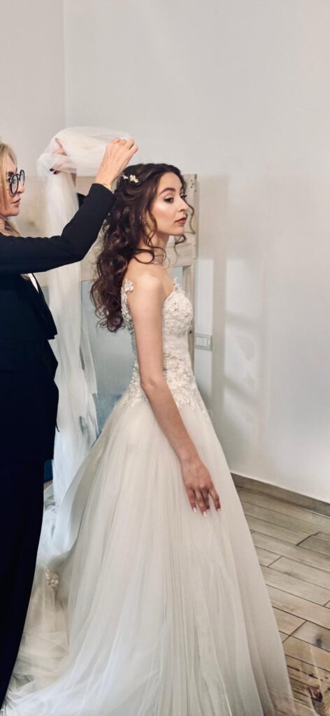 Sposa durante la preparazione Hair & Make-Up con Graniero Wedding